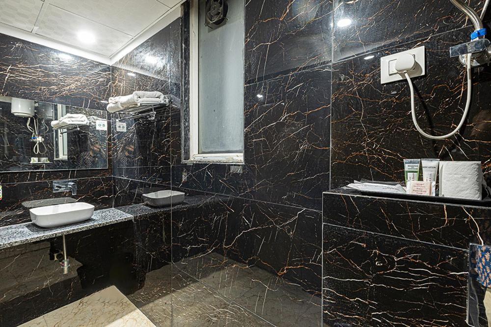 نيودلهي Hotel Emblem Suites- Near Delhi Airport المظهر الخارجي الصورة