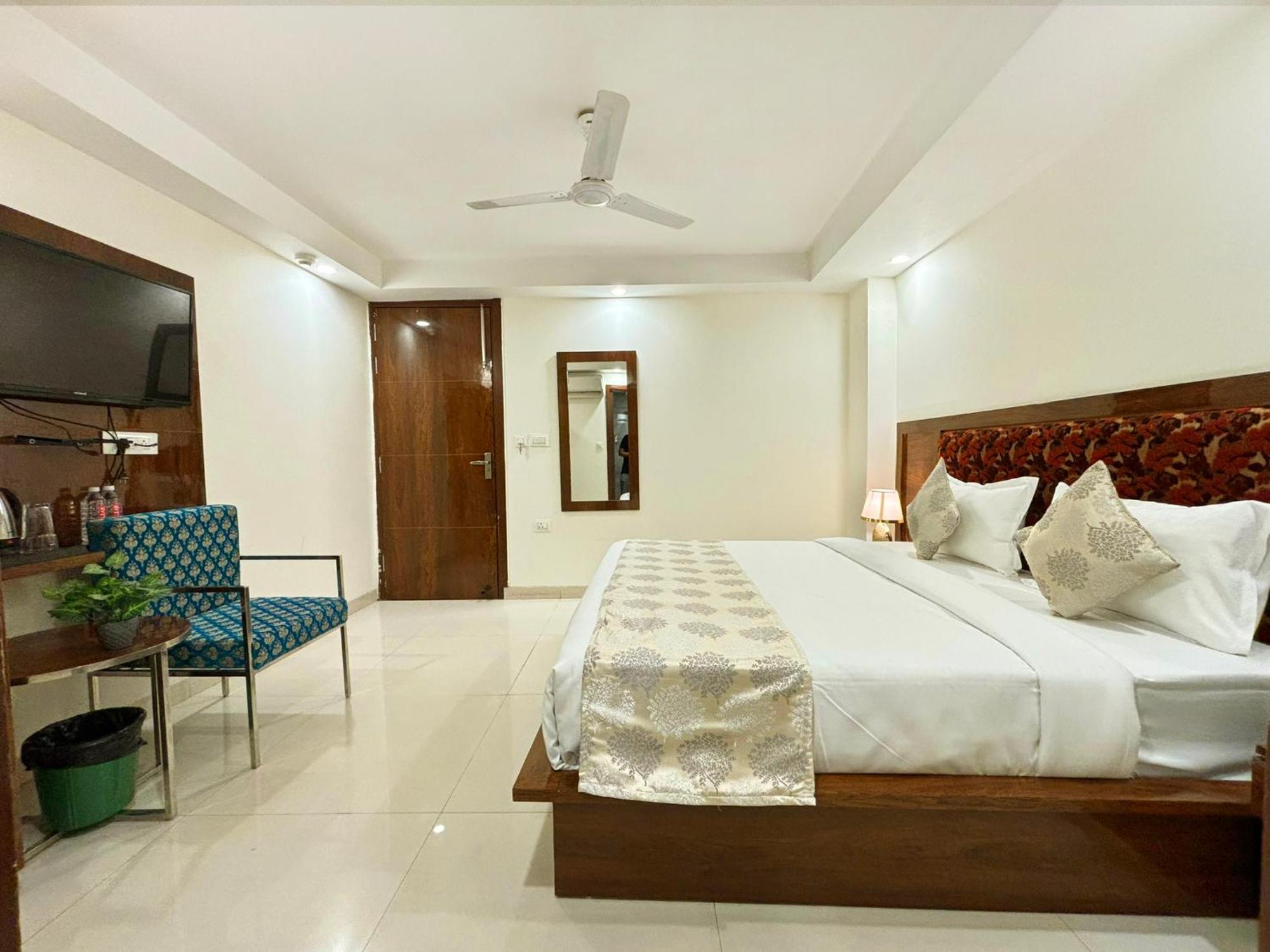 نيودلهي Hotel Emblem Suites- Near Delhi Airport المظهر الخارجي الصورة
