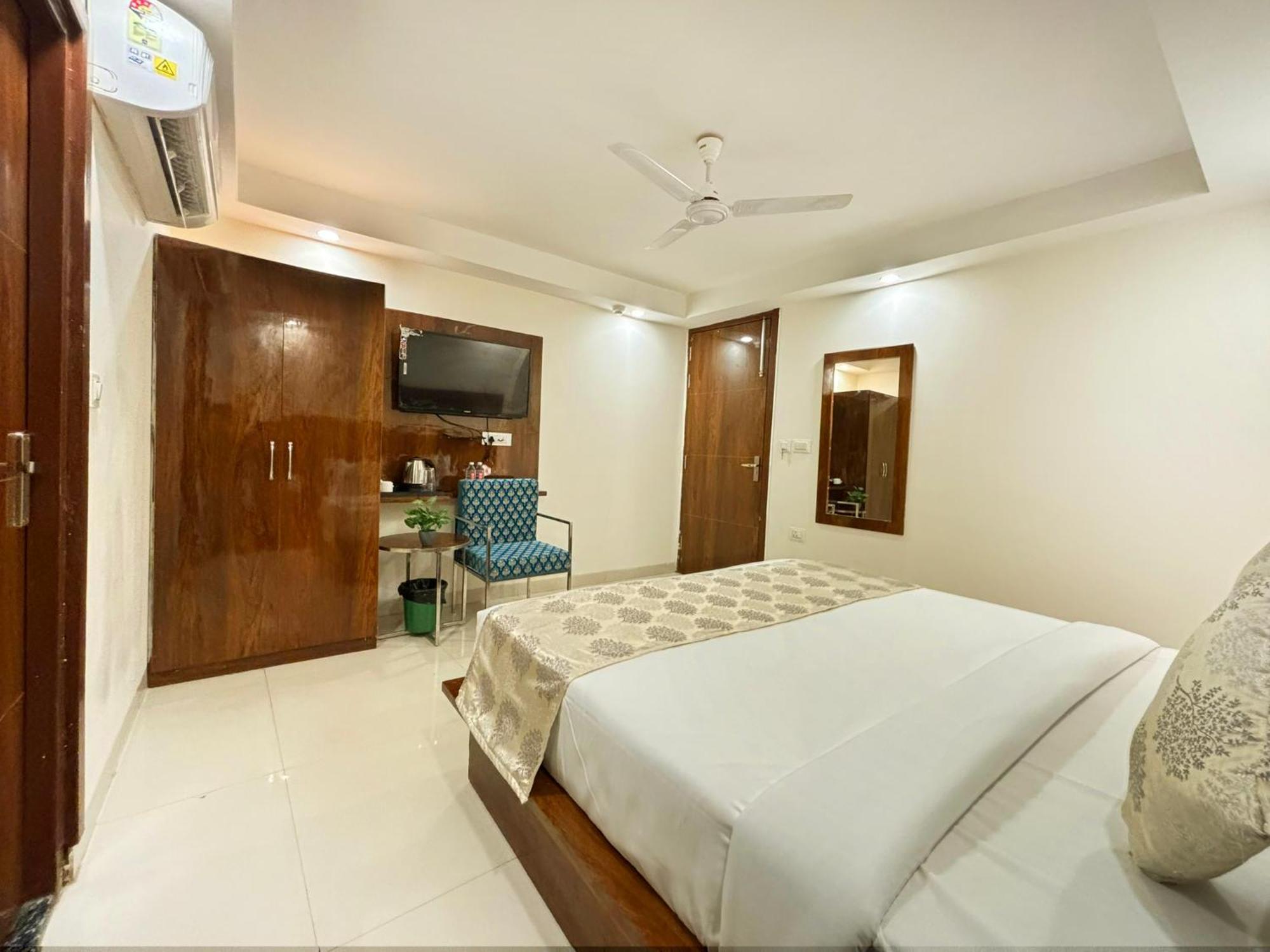 نيودلهي Hotel Emblem Suites- Near Delhi Airport المظهر الخارجي الصورة