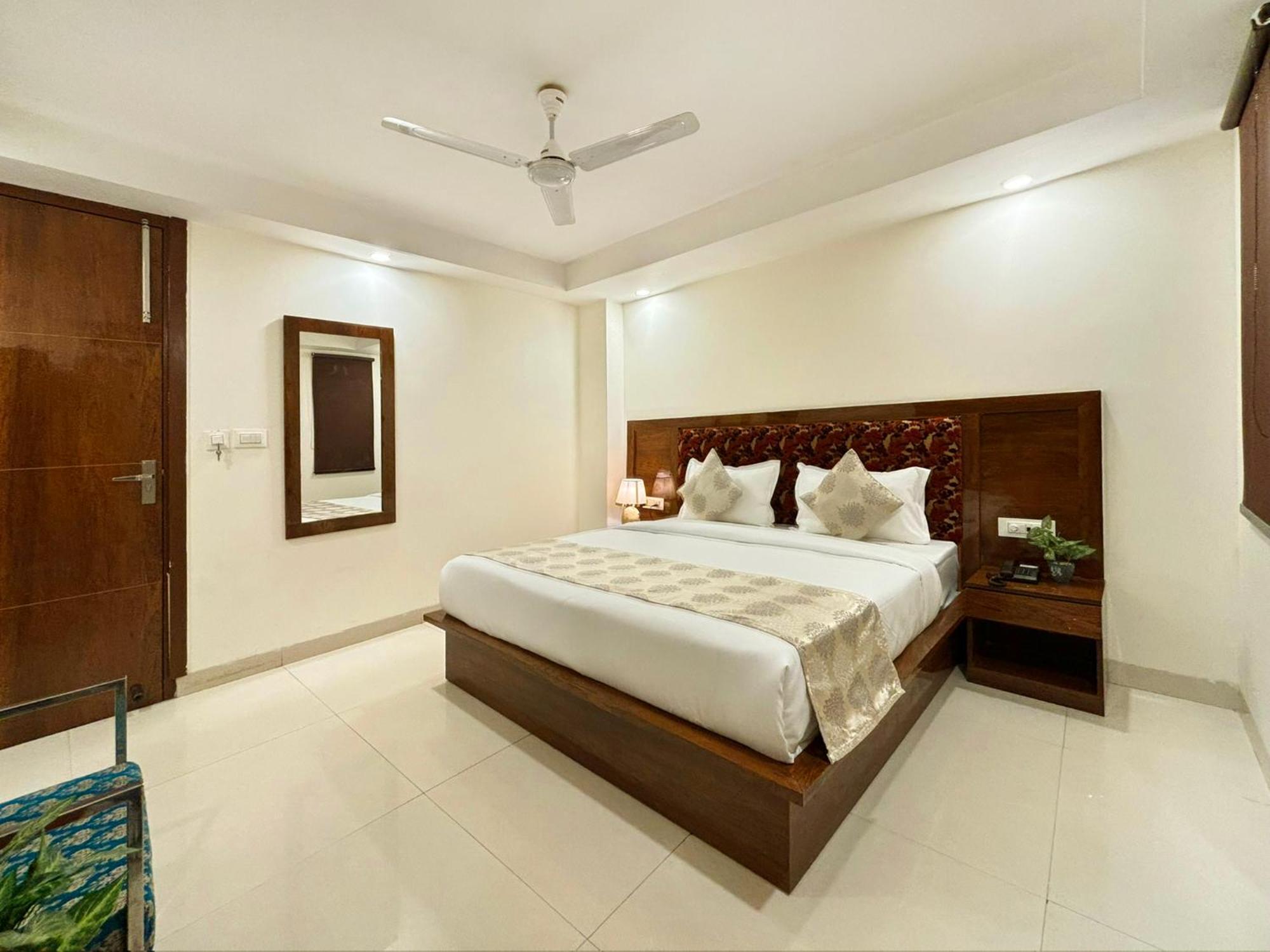 نيودلهي Hotel Emblem Suites- Near Delhi Airport المظهر الخارجي الصورة