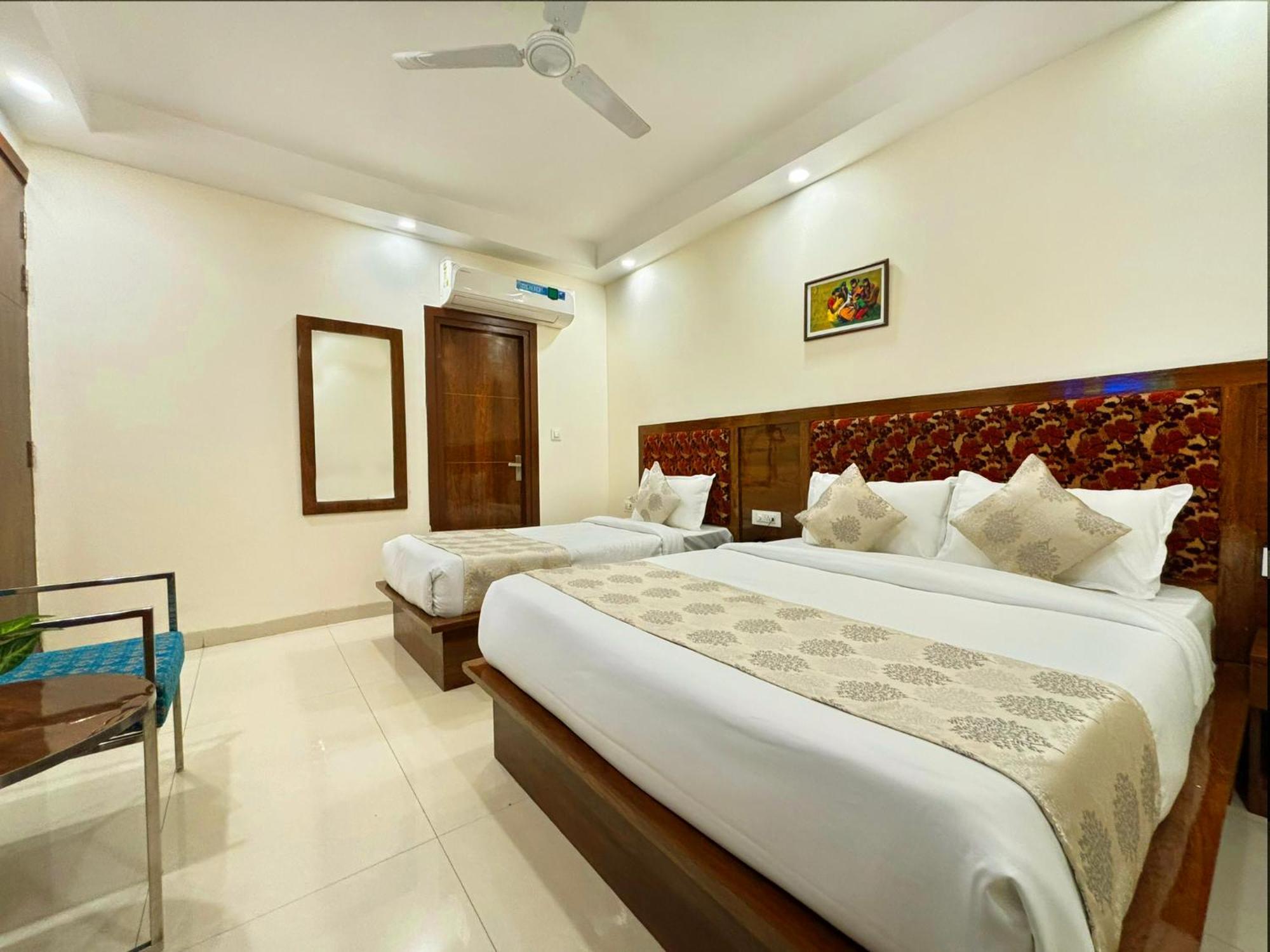 نيودلهي Hotel Emblem Suites- Near Delhi Airport المظهر الخارجي الصورة