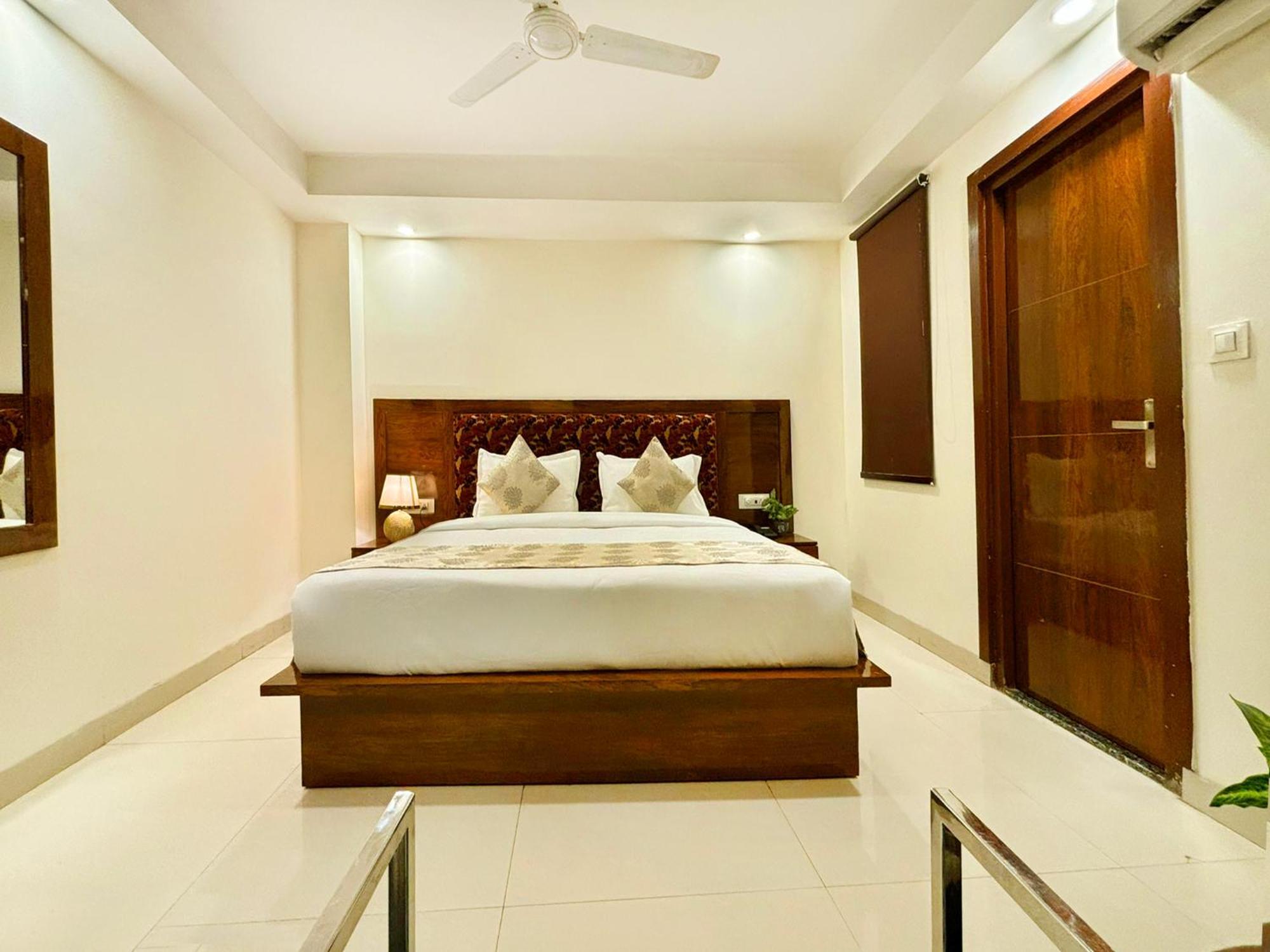 نيودلهي Hotel Emblem Suites- Near Delhi Airport المظهر الخارجي الصورة