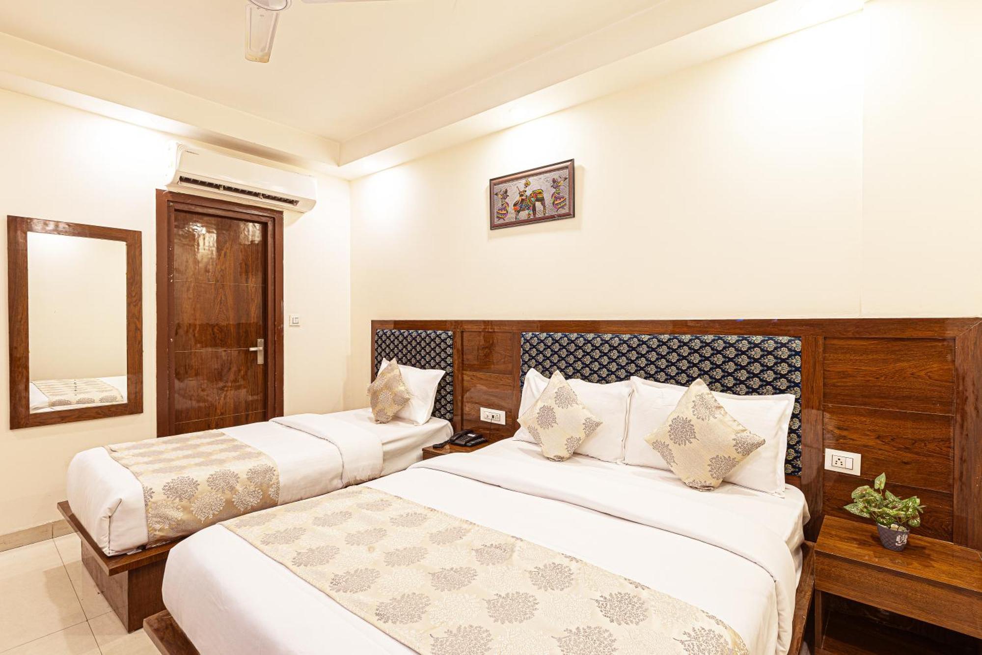 نيودلهي Hotel Emblem Suites- Near Delhi Airport المظهر الخارجي الصورة