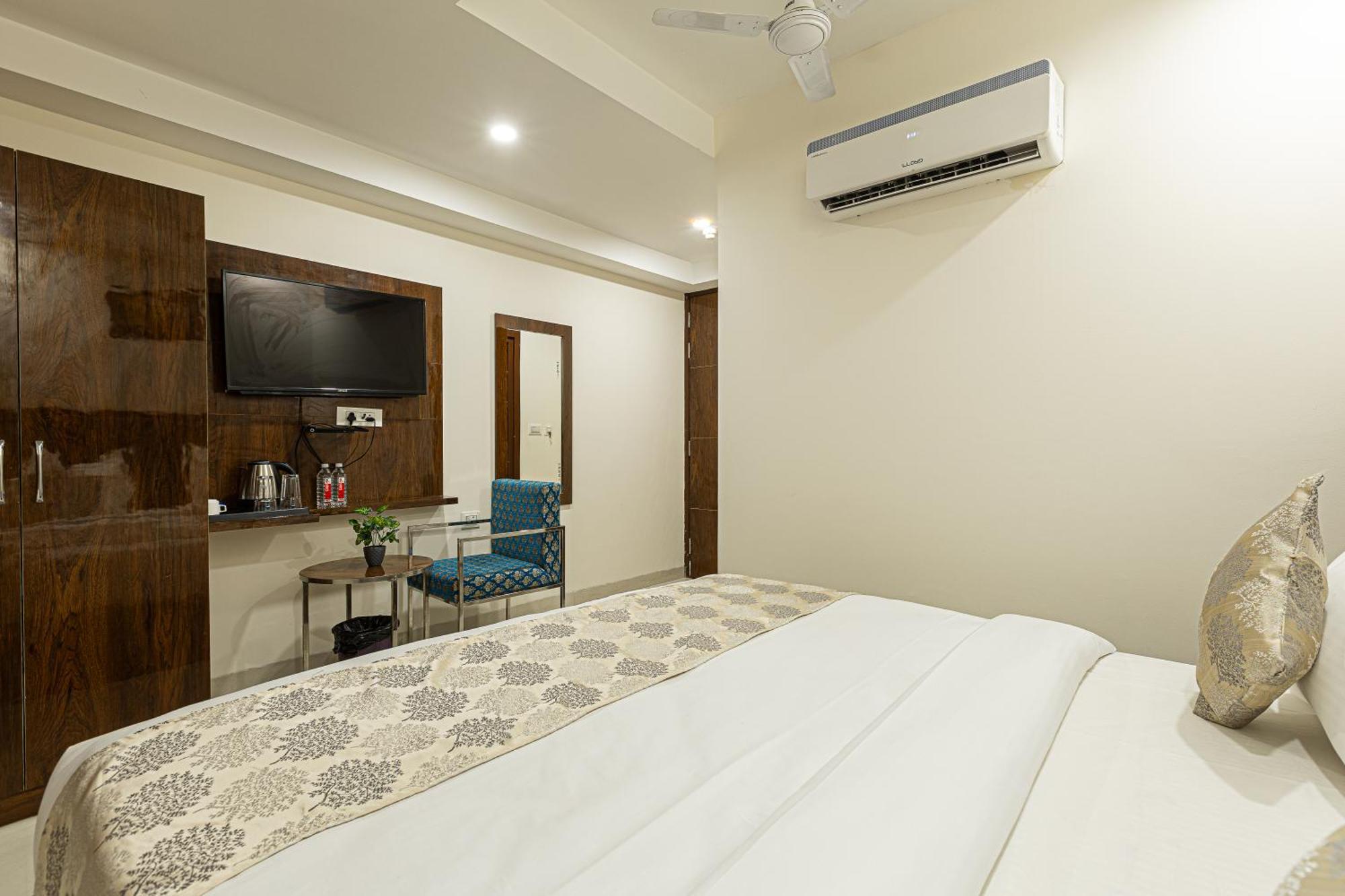 نيودلهي Hotel Emblem Suites- Near Delhi Airport المظهر الخارجي الصورة