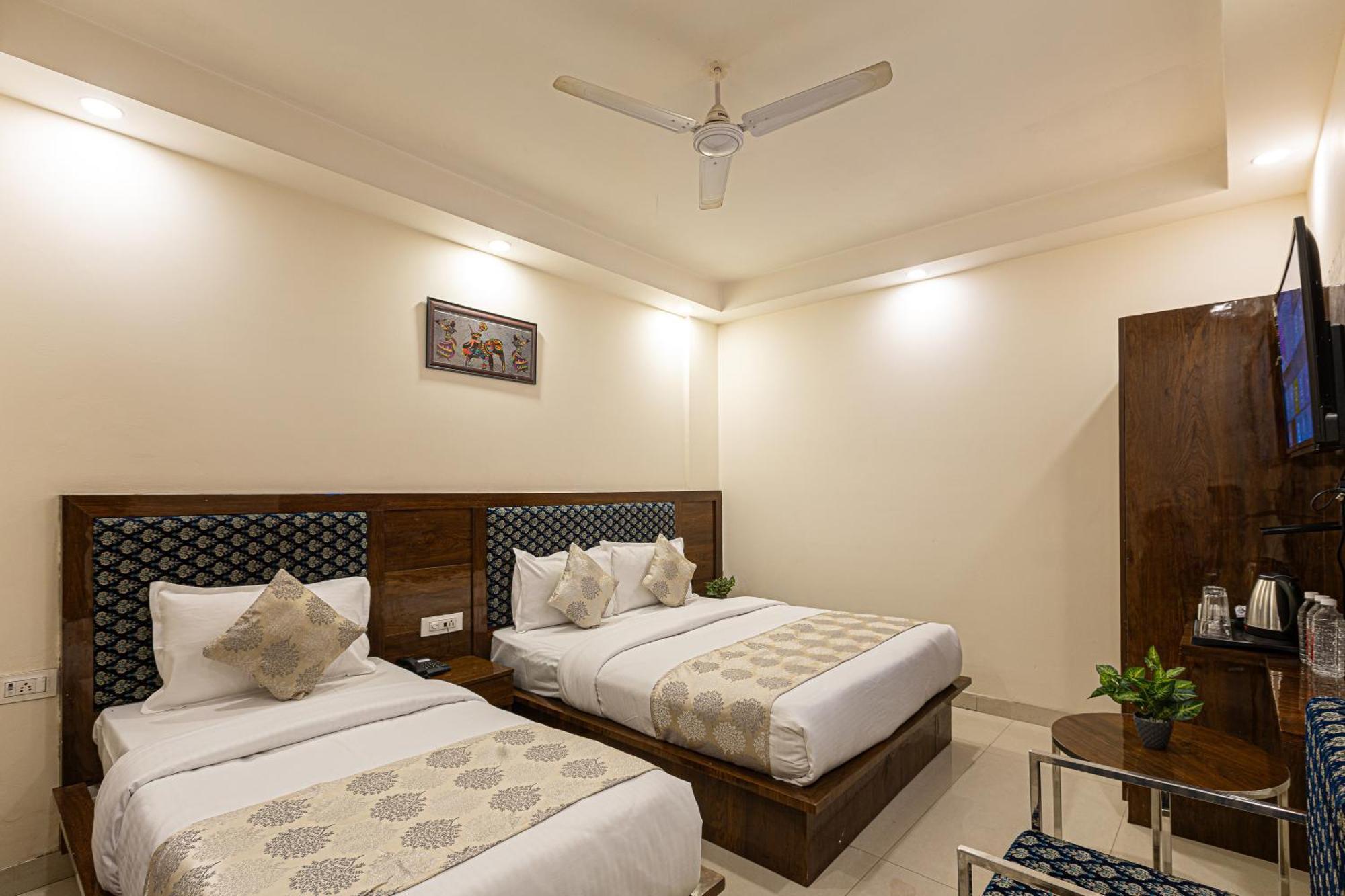 نيودلهي Hotel Emblem Suites- Near Delhi Airport المظهر الخارجي الصورة
