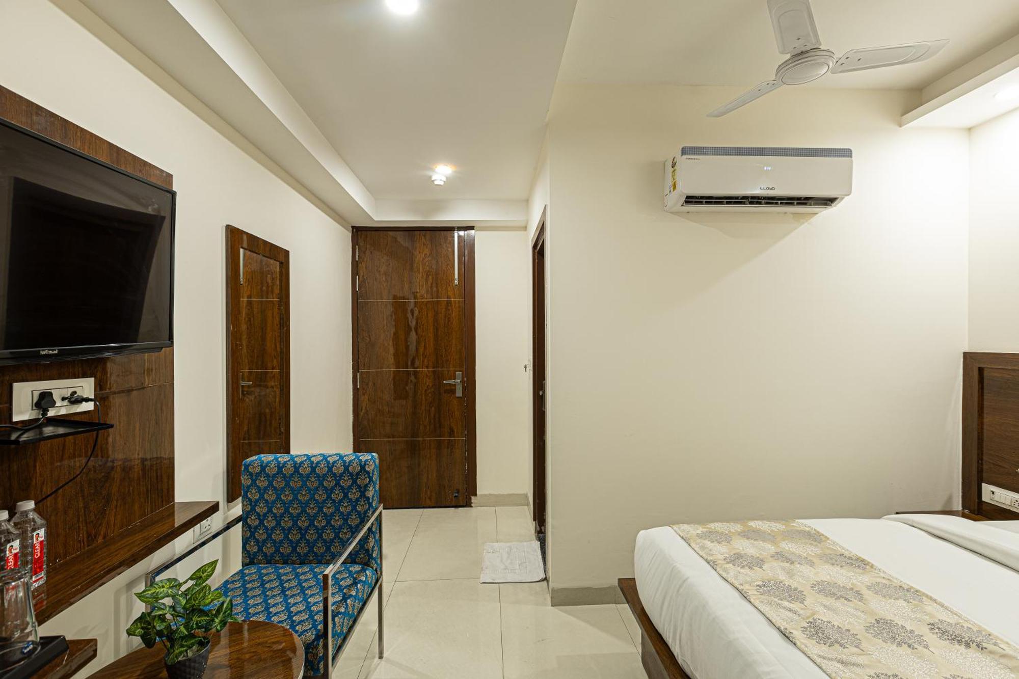 نيودلهي Hotel Emblem Suites- Near Delhi Airport المظهر الخارجي الصورة
