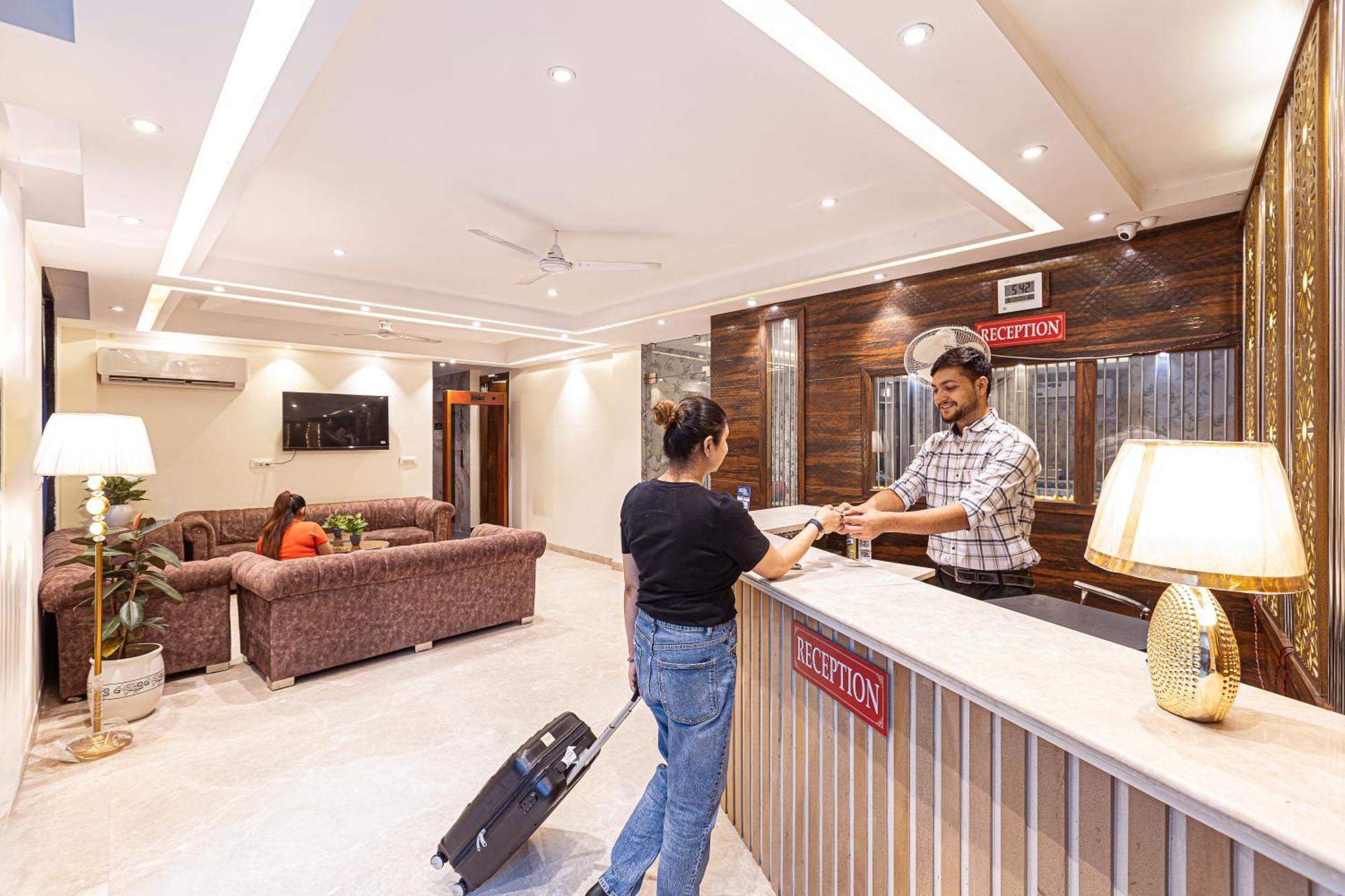 نيودلهي Hotel Emblem Suites- Near Delhi Airport المظهر الخارجي الصورة