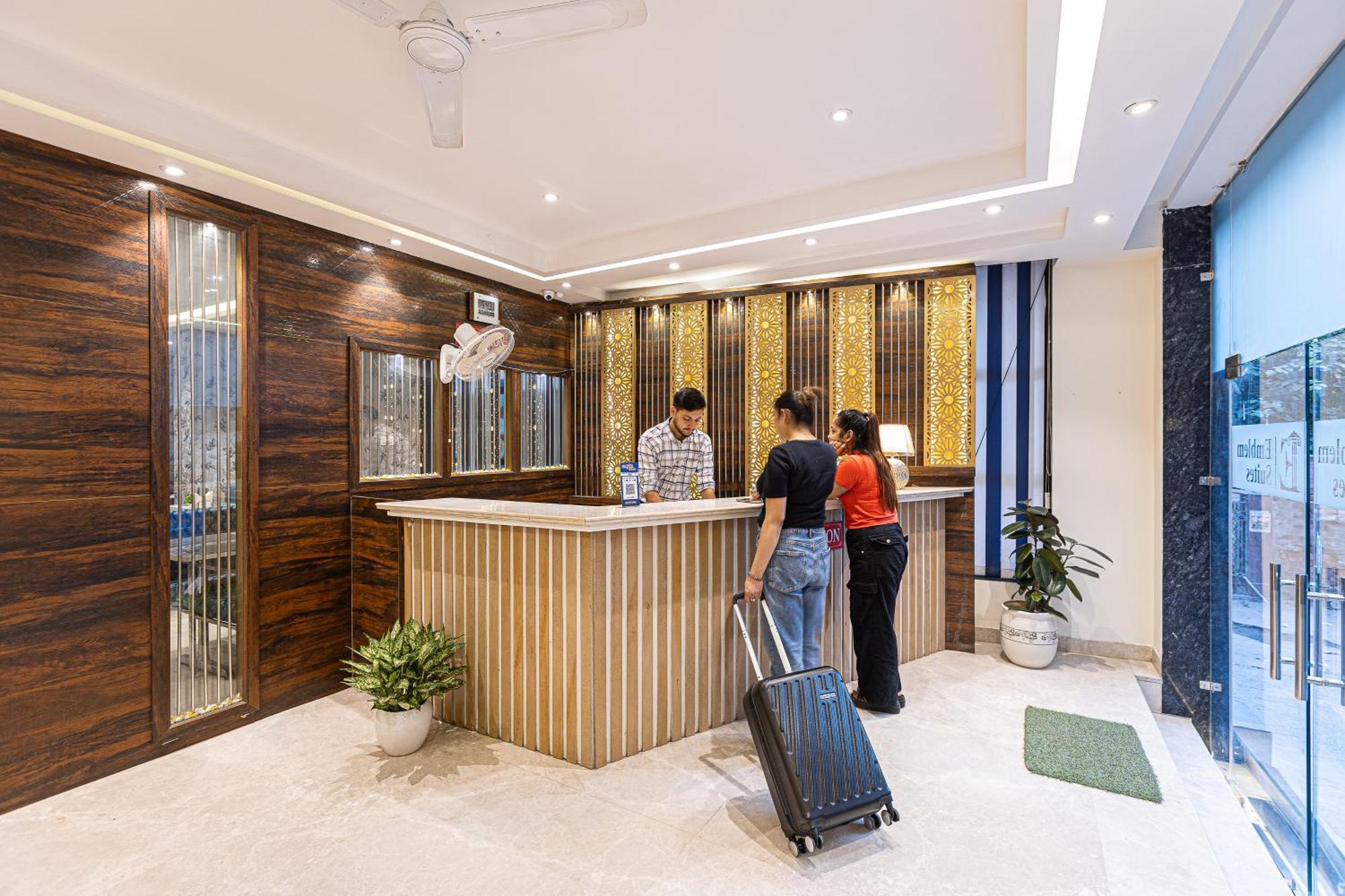 نيودلهي Hotel Emblem Suites- Near Delhi Airport المظهر الخارجي الصورة
